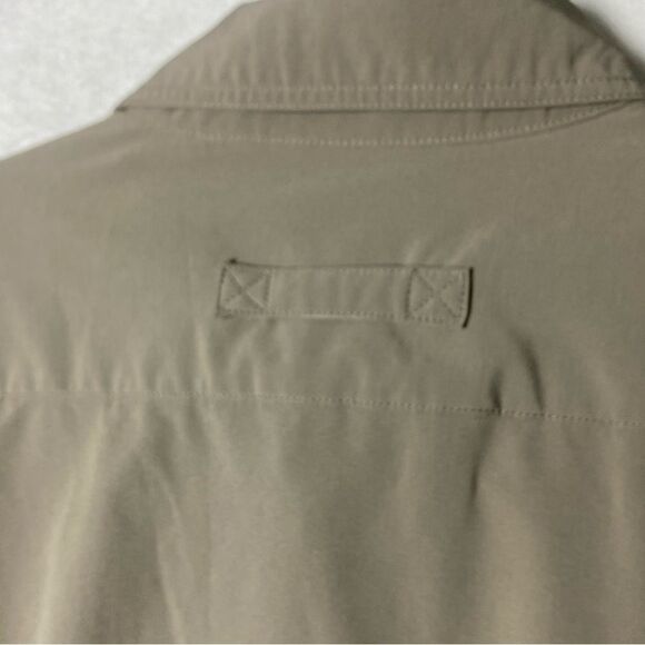L.L. Bean Tan/Brown Long Sleeve Button Down Shirt Size Medium - Picture 12 of 15